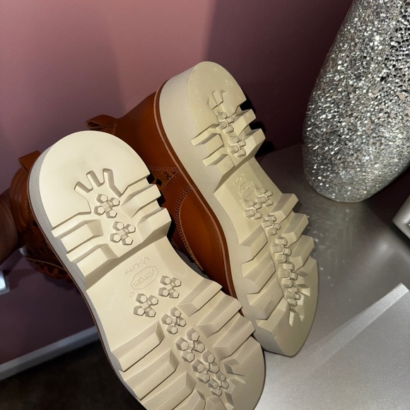 🚨BNWT 🚨 MCM Women's Tan Leather Combat Boots - Picture 4 of 5